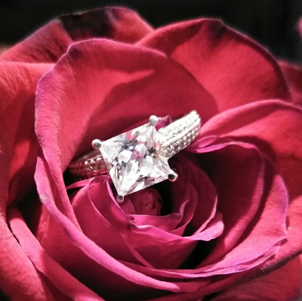Moissanite - Picture 6 of 8